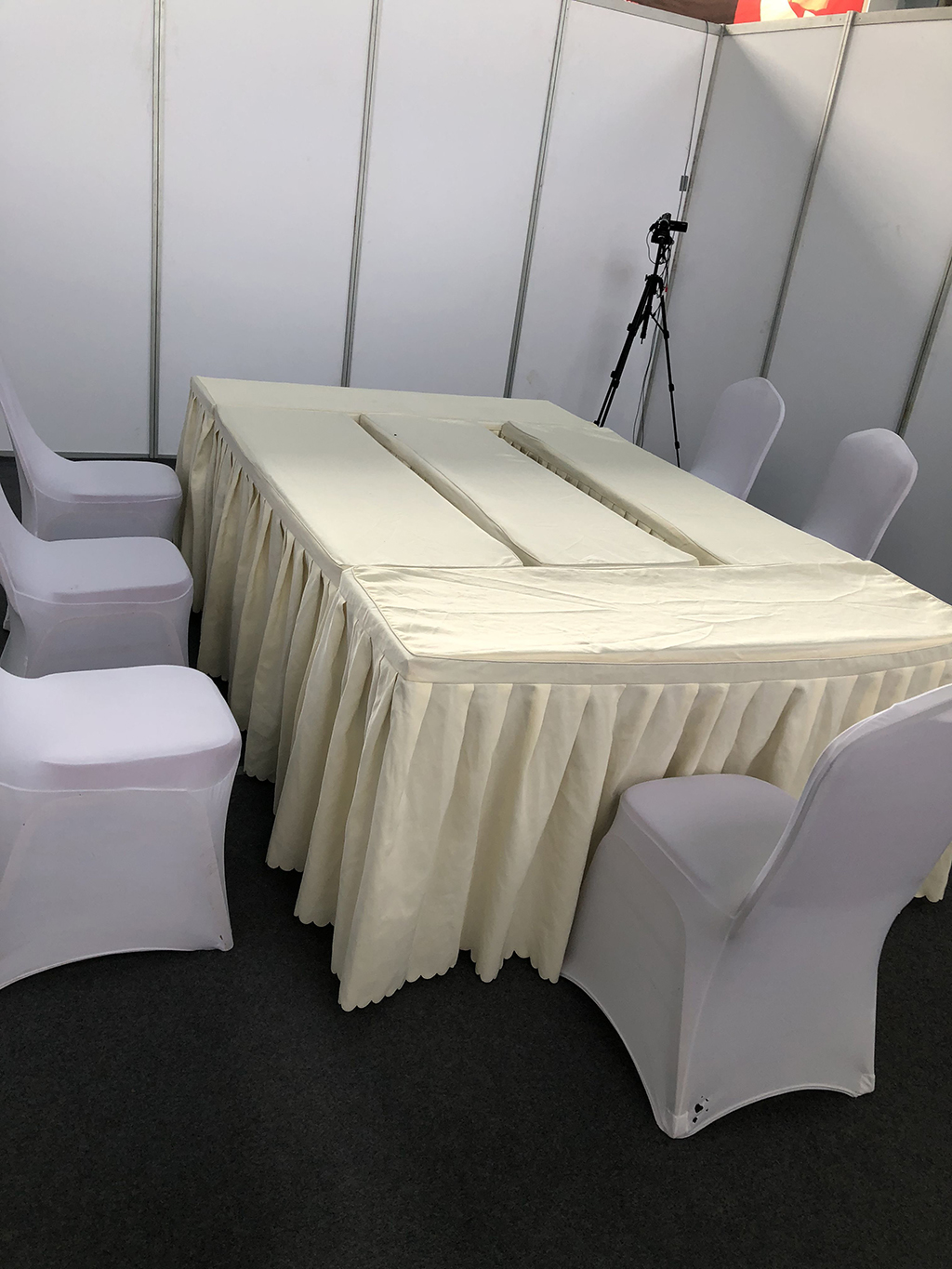 昆明會(huì)議桌椅長(zhǎng)條桌租賃